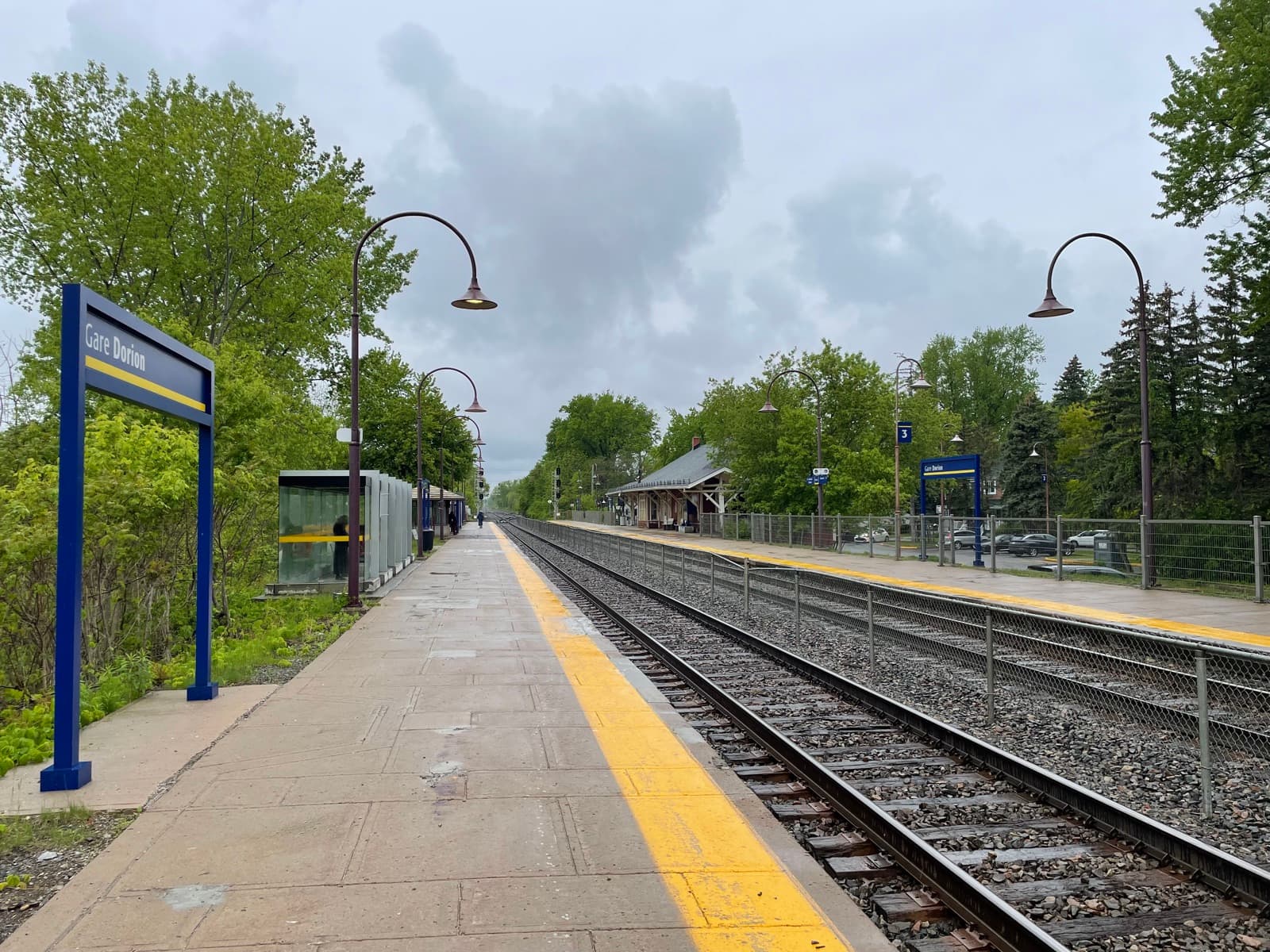 La Gare Dorion, une gare de 1887 à Vaudreuil-Dorion, vue depuis le quai moderne d'exo